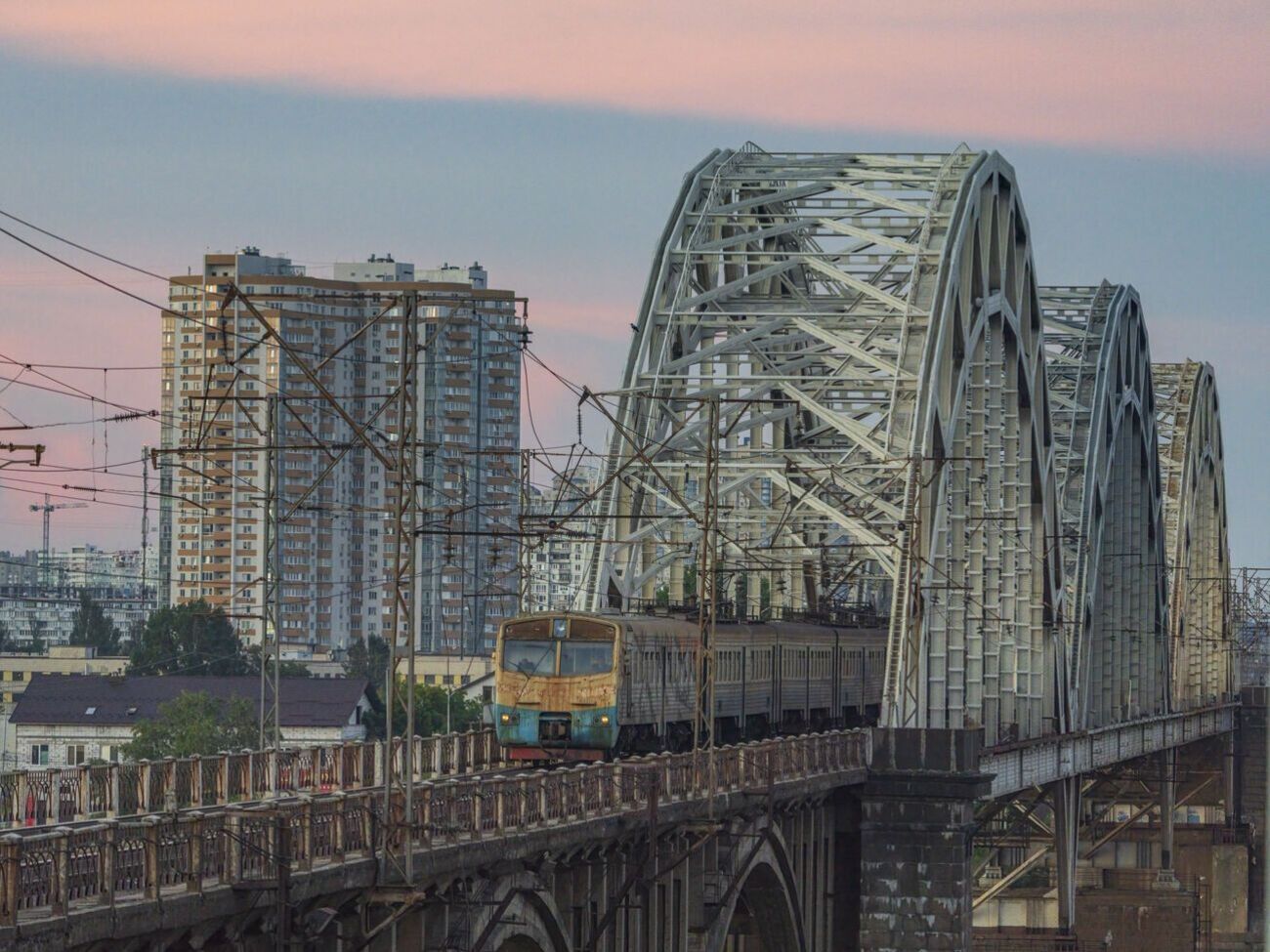 Возмещение многомиллиардных убытков будет длительным и затратным процессом "с очень туманными перспективами", пишет Delo.ua