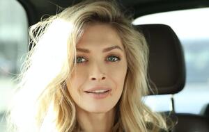 Брежнева: Мне было лет семь или восемь. Я украла вкладыш из журнала "Барвинок" в библиотеке