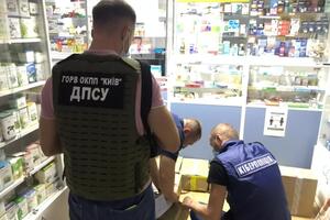 Правоохранители провели обыски в сети аптек, через которые продавали фальсификат