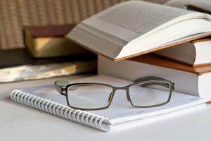 Журналісти відшукали спільні риси в дисертаціях Киви та Чорного