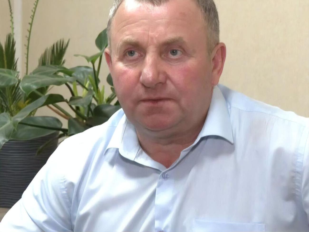 Мэр города Бурын Виктор Ладуха утверждает, что за "переворотом" стоит нардеп от "Слуги народа" Максим Гузенко