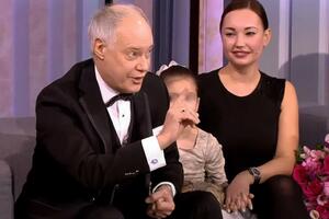 Володимир Конкін із дочкою Софією та онукою Алісою