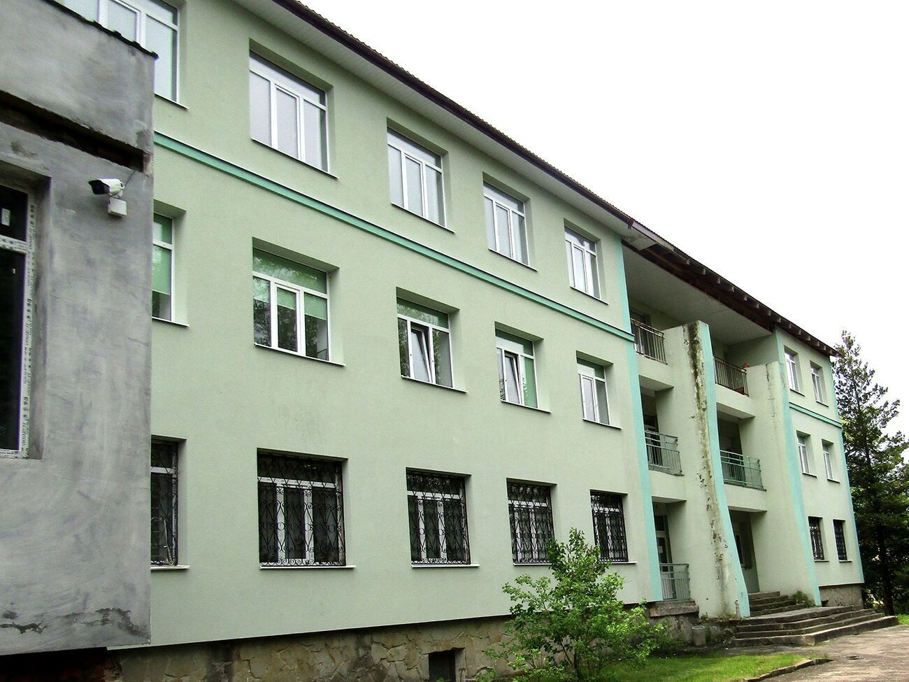 За даними СБУ, через дії підозрюваних будівництво лікувального закладу було заморожено у 2019 році