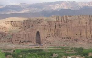 Гигантскую статую Будды вблизи Кабула в 2001 году взорвали боевики "Талибана"