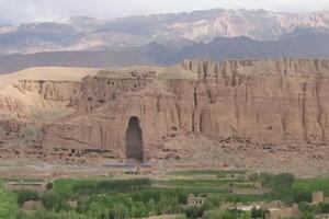 Гигантскую статую Будды вблизи Кабула в 2001 году взорвали боевики "Талибана"