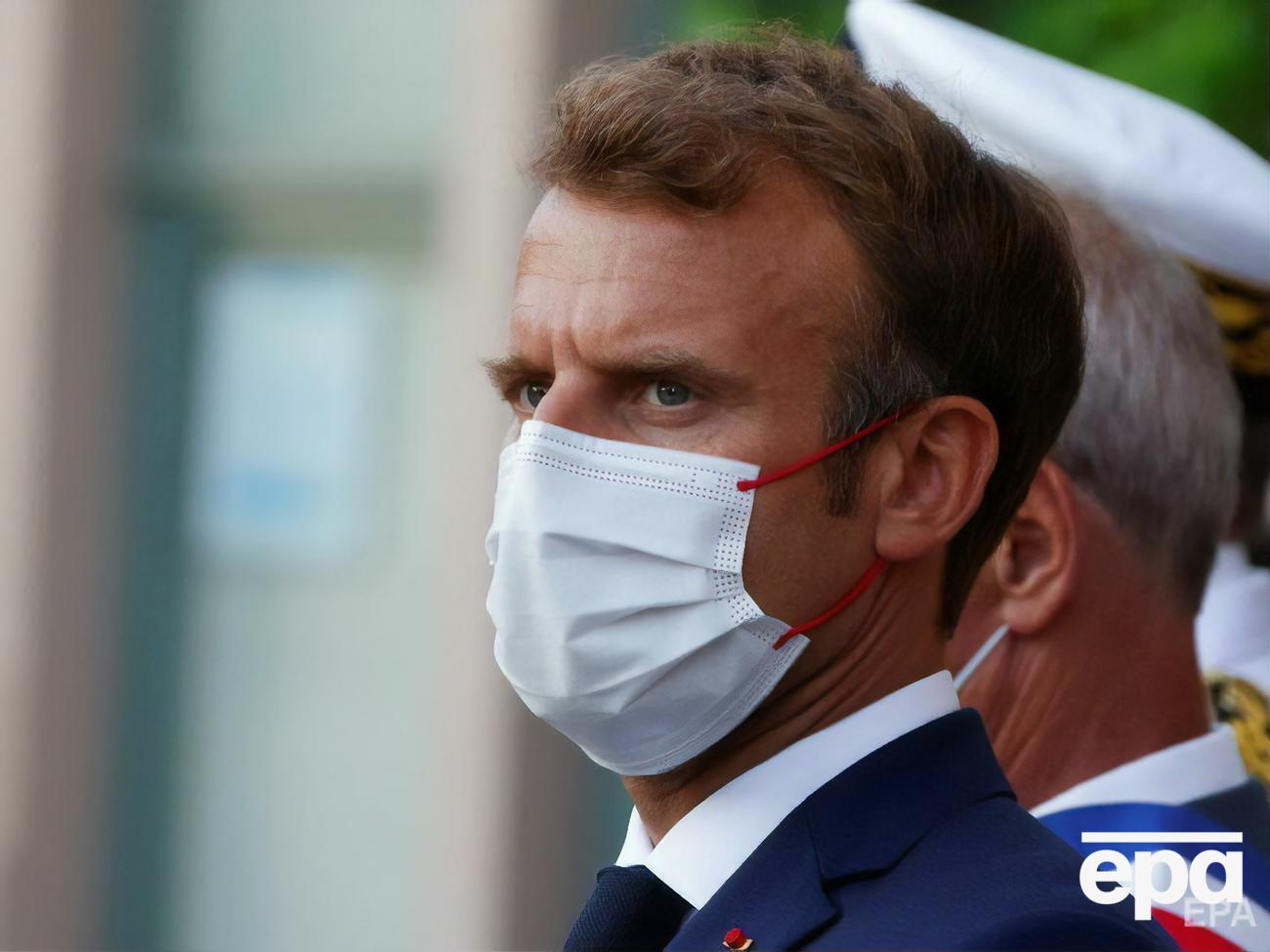 Макрон (на фото) говорил с Путиным полтора часа