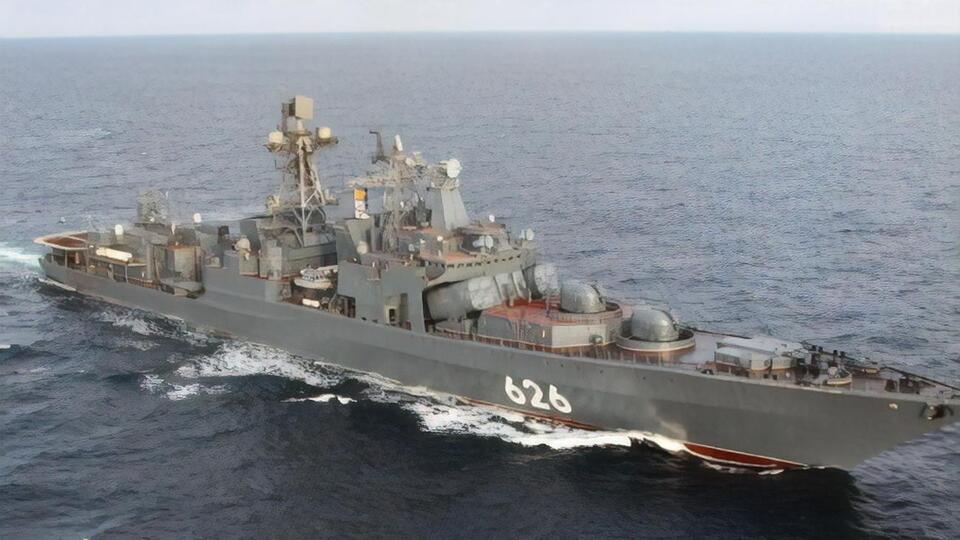 Большой противолодочный корабль "Вице-адмирал Кулаков" (на фото) и буксирное судно "Алтай" должны были зайти в испанский порт на трехдневную стоянку