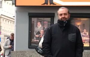 Сегодня ровно год с покушения на убийство Навального. Уже и забылось, правда? Мы плывем в лаве, не чувствуя температуры