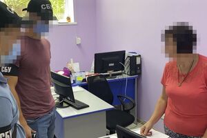 Задержанной сообщили о подозрении по статье о содействии деятельности террористической организации