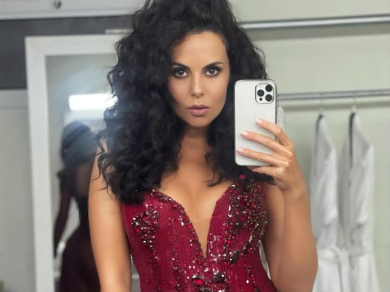 Каменских успела отдохнуть на пляже в перерыве между плотным гастрольным графиком