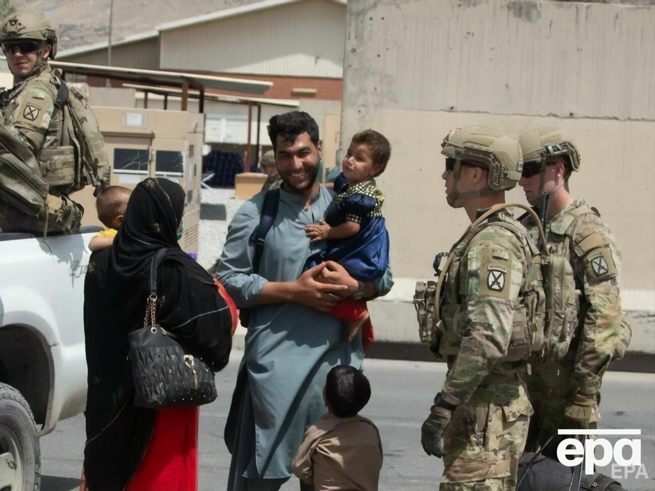 Из Афганистана авиацией забрали более 8 тыс. человек