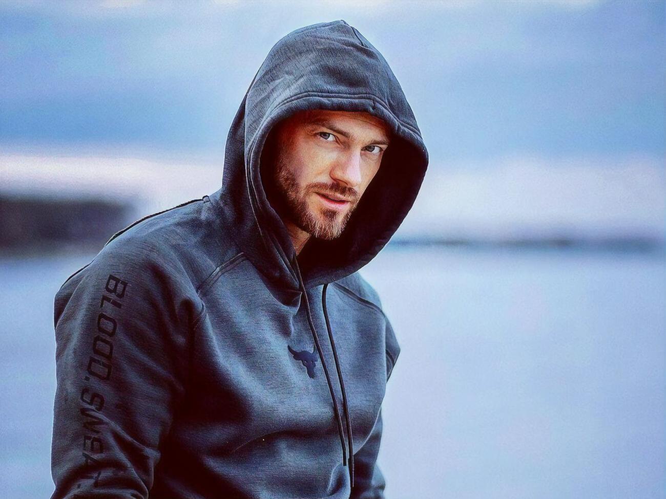 Влад Яма мало не спізнився на зйомку через постійні затори в Києві, пов'язані з репетицією параду на День Незалежності