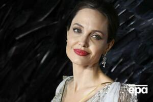 На страницу Джоли подписалось почти 5 млн человек