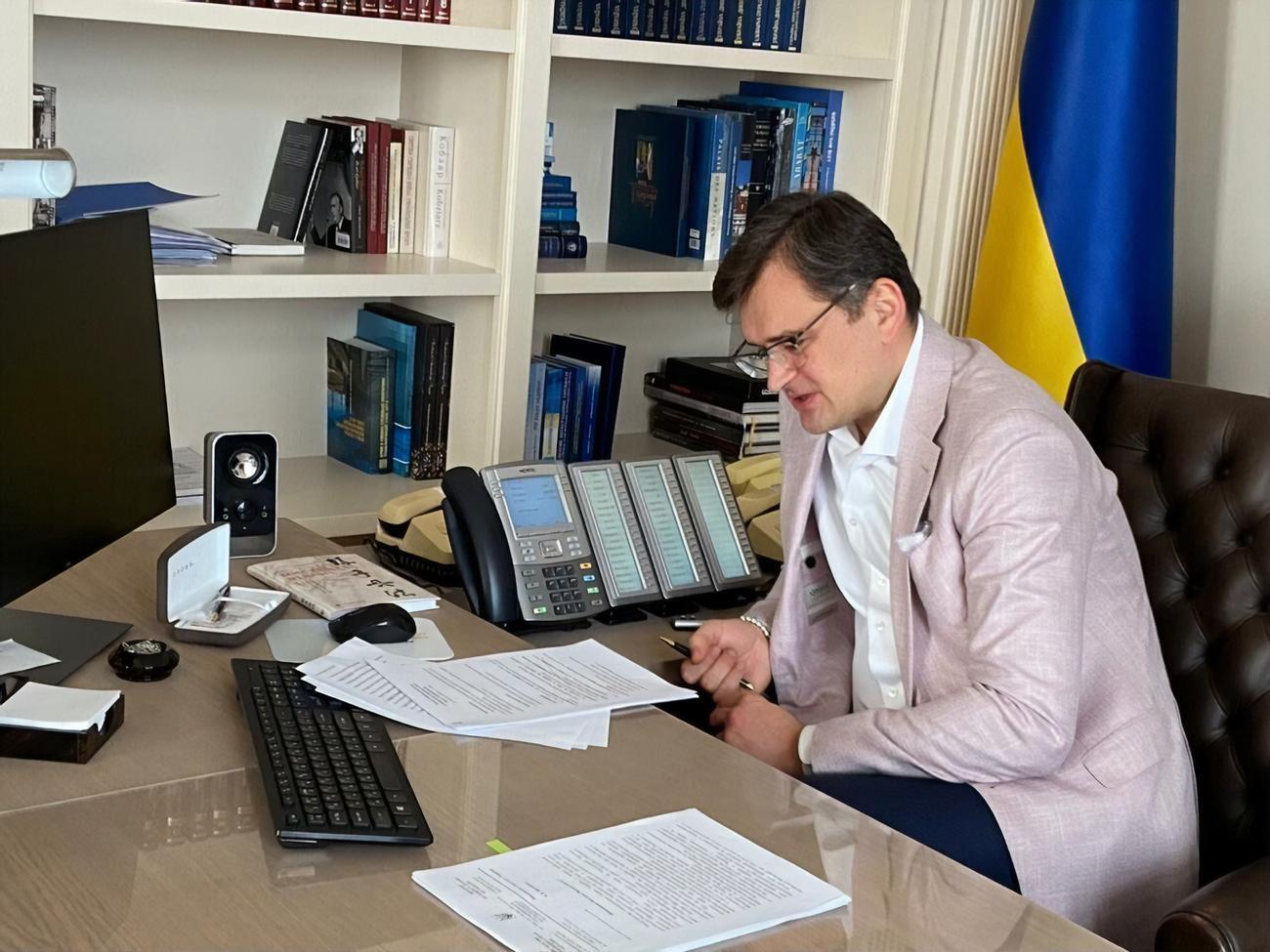 Кулеба зазначив, що в політиці є два вибори