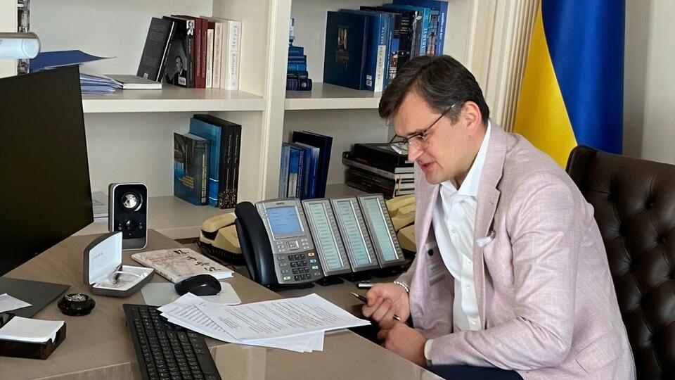 Кулеба зазначив, що в політиці є два вибори