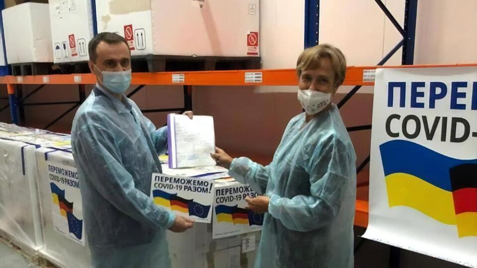 В Україну завезли чергову партію вакцин проти COVID-19