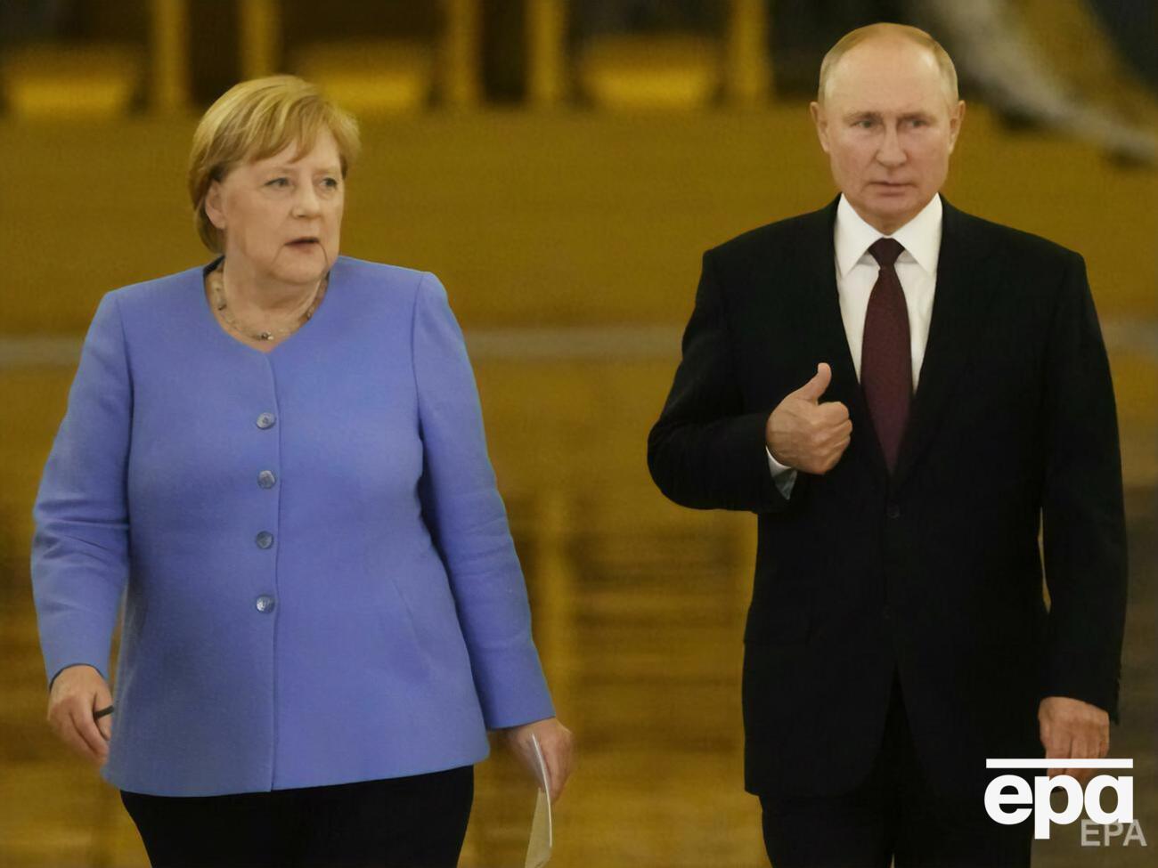 Меркель (ліворуч на фото) зустрілася з Путіним 20 серпня