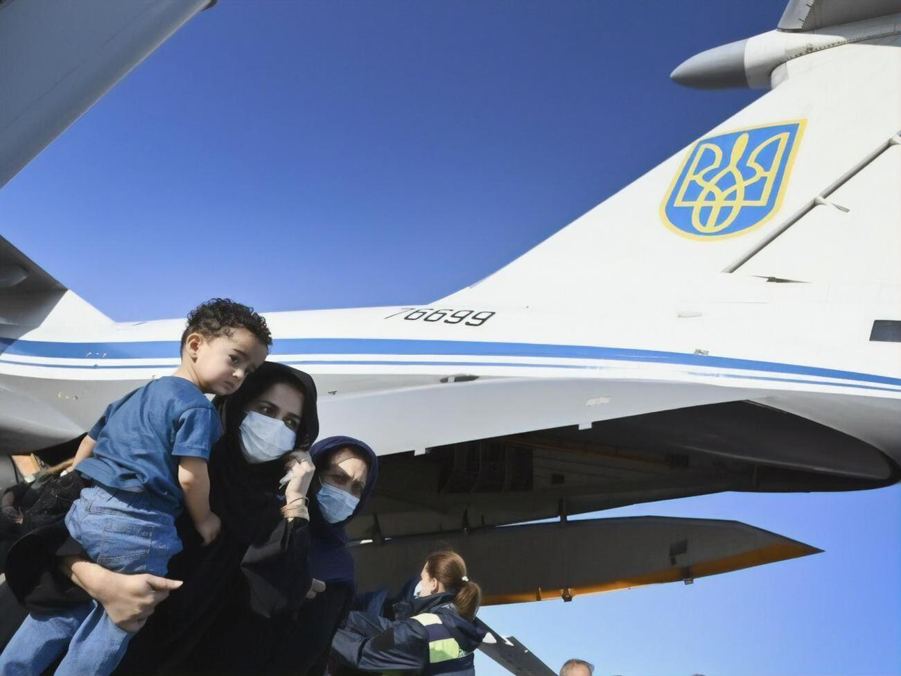 Літак ЗСУ доправив 83 людей, евакуйованих з Афганістану