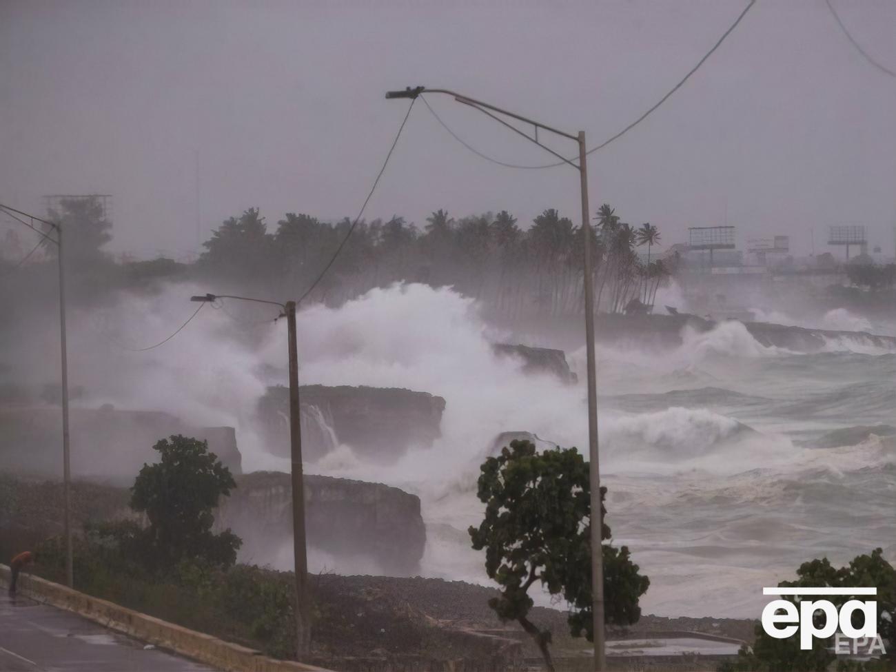 Ураган "Генри" движется на северо-восток США