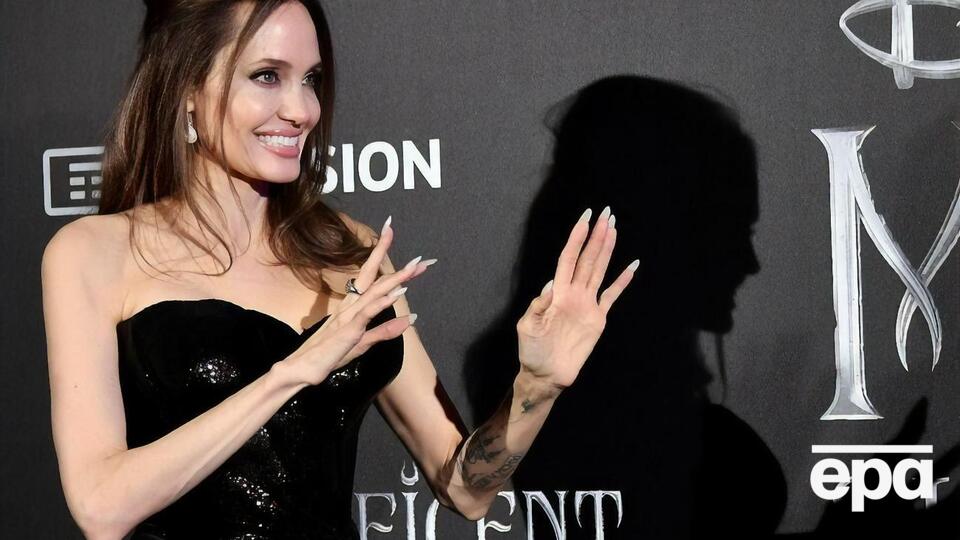 Джолі створила акаунт в Instagram, щоб підтримати жителів Афганістану