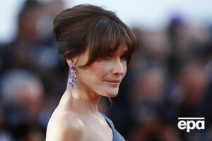 Бруни опубликовала фотографию афганских девочек