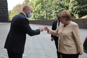 Меркель перебуває у Києві з офіційним візитом