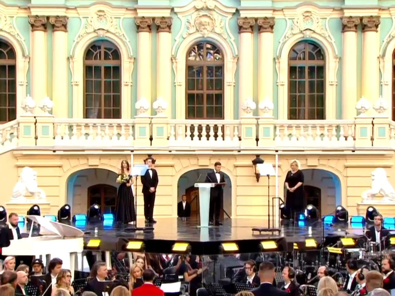 "Семеро видатних українців, семеро великих імен, семеро національних легенд", &ndash; представив Зеленський лауреатів