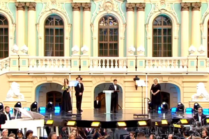 "Семеро видатних українців, семеро великих імен, семеро національних легенд", – представив Зеленський лауреатів