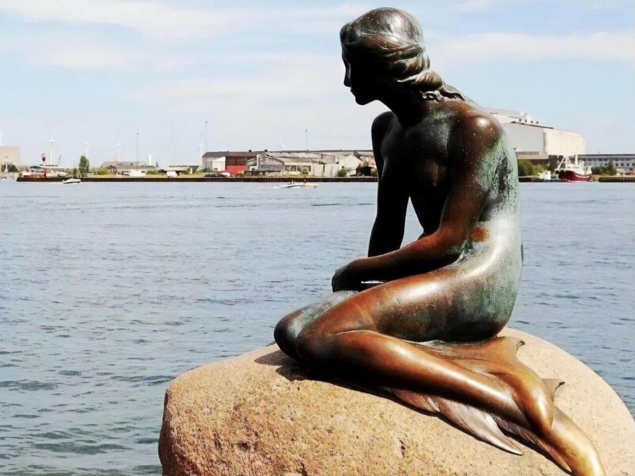 В этот день&nbsp;в 1913-м в Копенгагене был&nbsp;открыт знаменитый памятник Русалочке, героине одноименной сказки Ханса Кристиана Андерсена