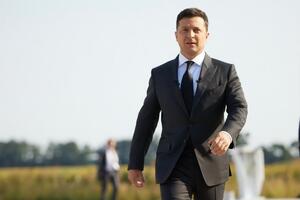 Зеленський: Україна починає писати нову главу у своїй історії, в історії українського Криму