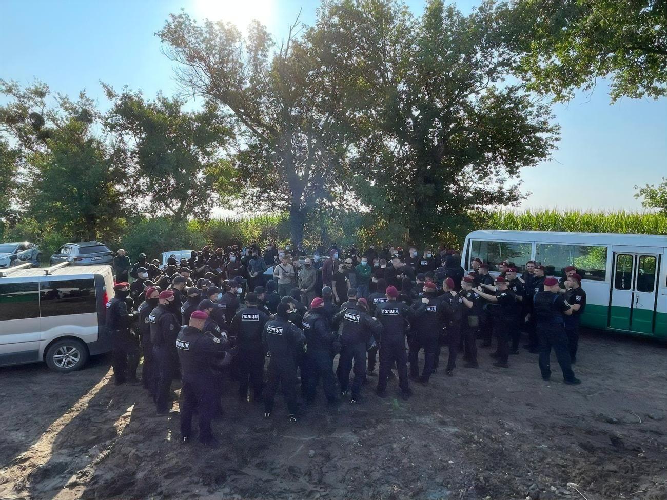 Полиция взяла ветеранов в кольцо, сообщили в "Национальном корпусе"