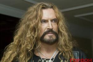 "У день блакитного повного місяця моя богиня Аніс надіслала мені свої фото з французького пляжу", – написав Джигурда