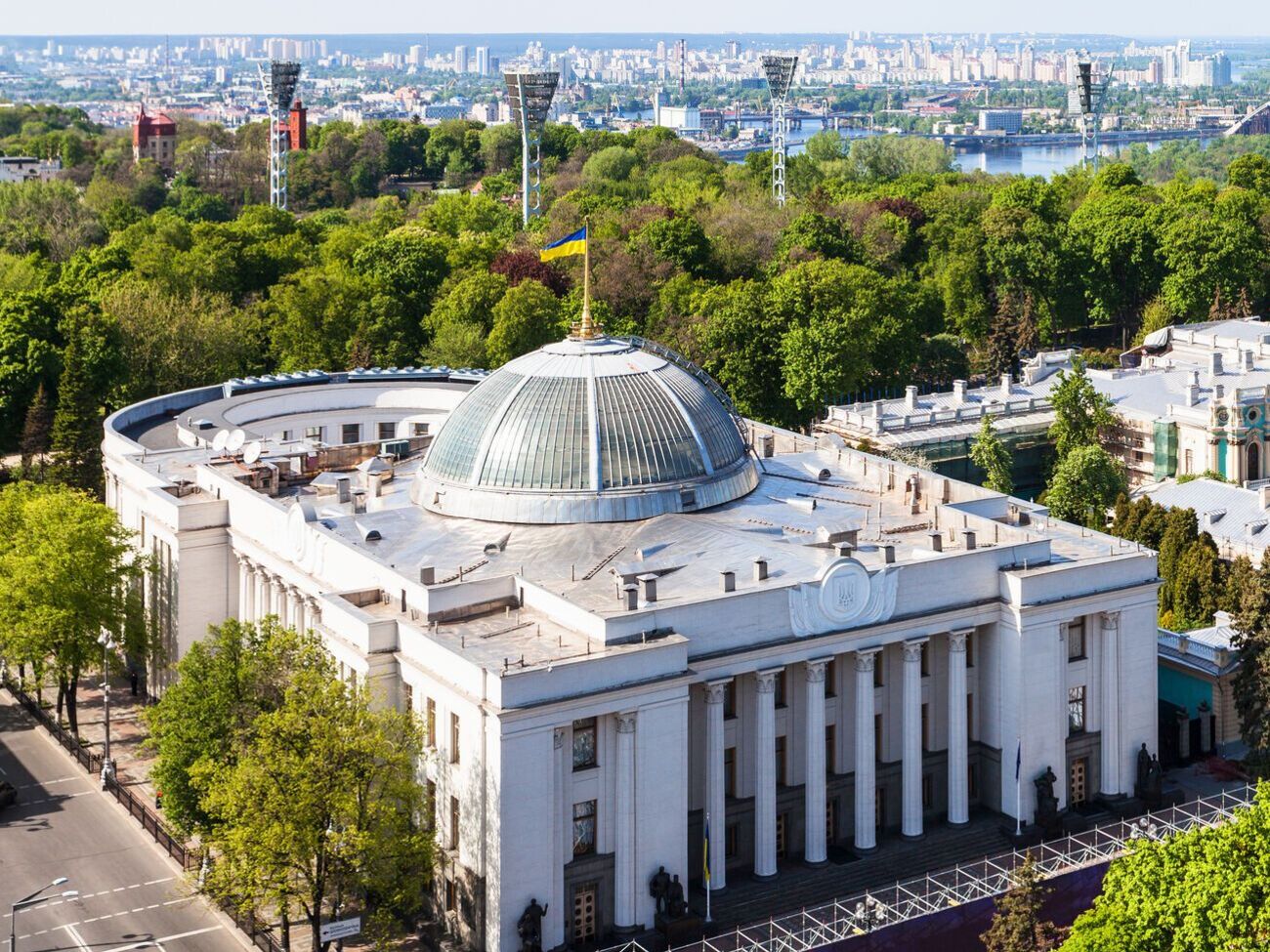 Постановление Рады поддержали 283 народных депутата