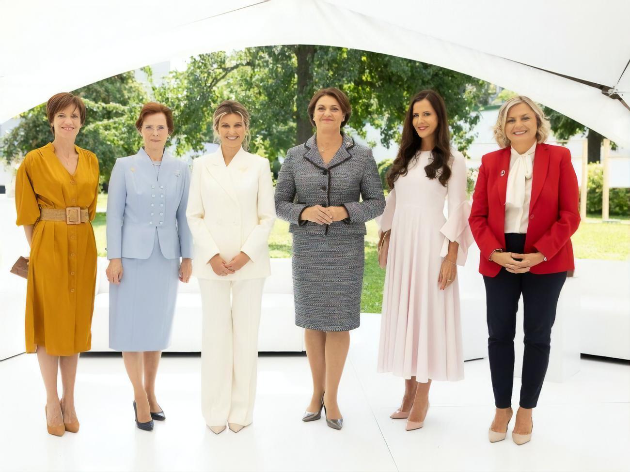 Саммит проходил в формате двух дискуссионных панелей