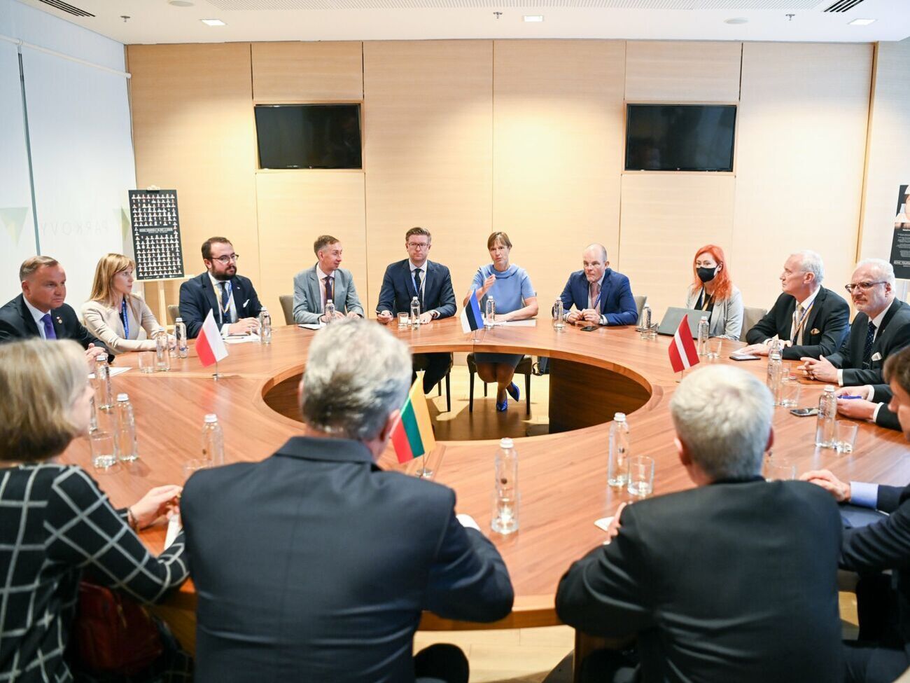 Единственный способ положить конец политическому кризису в Беларуси &ndash; всесторонний национальный диалог, отметили главы&nbsp;Эстонии, Латвии, Литвы и Польши