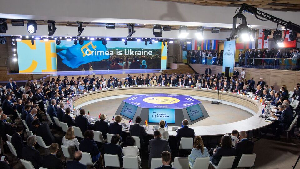 Саміт проводили у форматі круглого столу