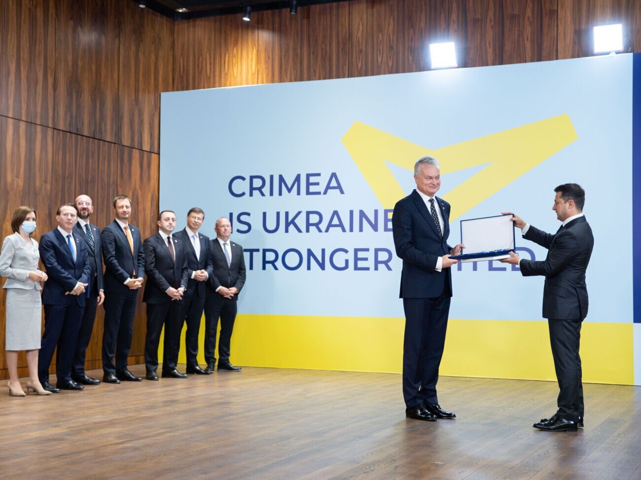 Зеленский вручил участникам саммита Крымской платформы ордена Ярослава Мудрого и&nbsp;"За заслуги"