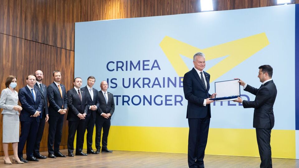 Зеленський вручив учасникам саміту Кримської платформи ордени Ярослава Мудрого та "За заслуги"