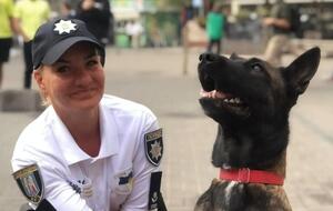 Кинологи со служебными собаками проверили локации, где будут проходить праздничные мероприятия