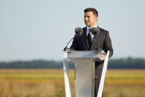 Зеленский: Зарождение нашей государственности мы будем отмечать в день расцвета нашей государственности