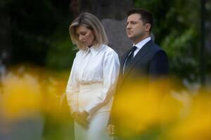 Зеленские почтили минутой молчания память погибших героев