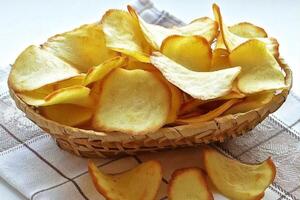 В этот день 168 лет назад были изобретены картофельные чипсы