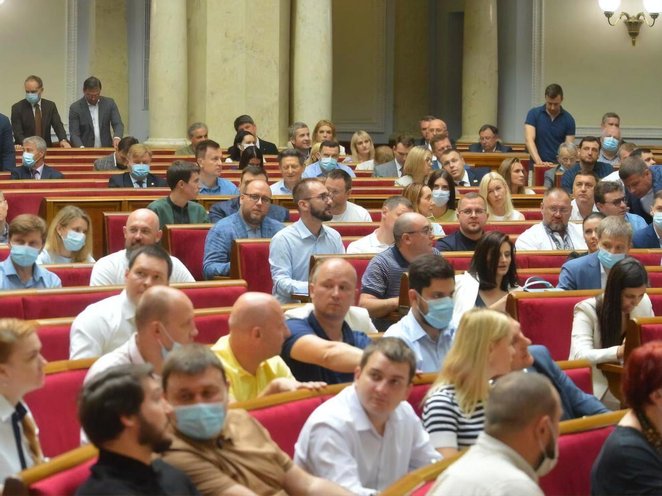 За законопроект о большом гербе в первом чтении проголосовали 257 народных депутатов