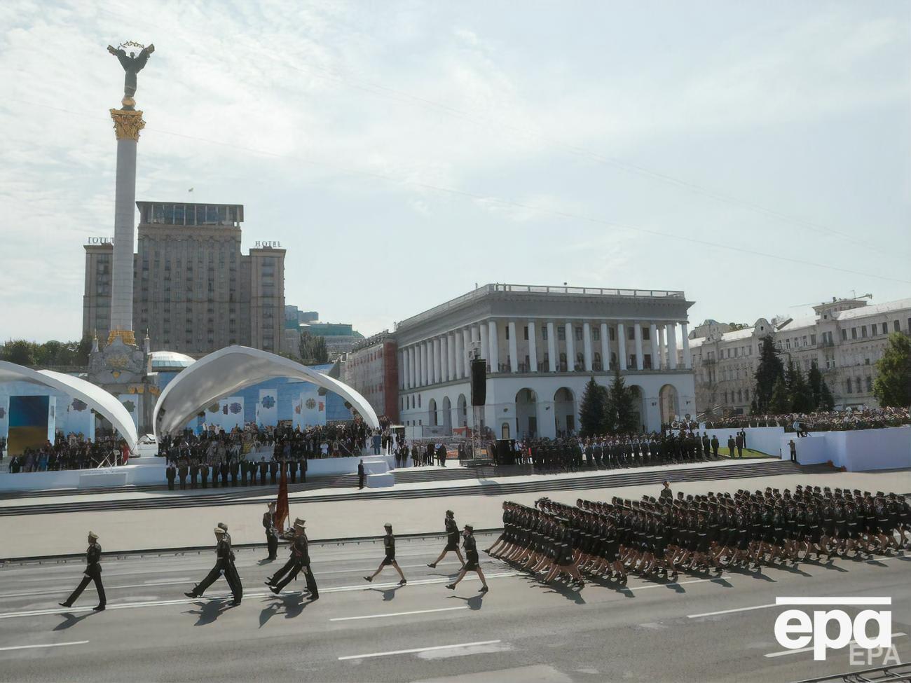 В параде приняли участие курсантки Военного института КНУ имени Тараса Шевченко