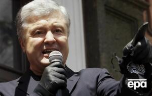 Порошенка (на фото) облили зеленкою в момент покладання квітів біля пам'ятного знака Героям Небесної сотні, повідомив Тарас Березовець