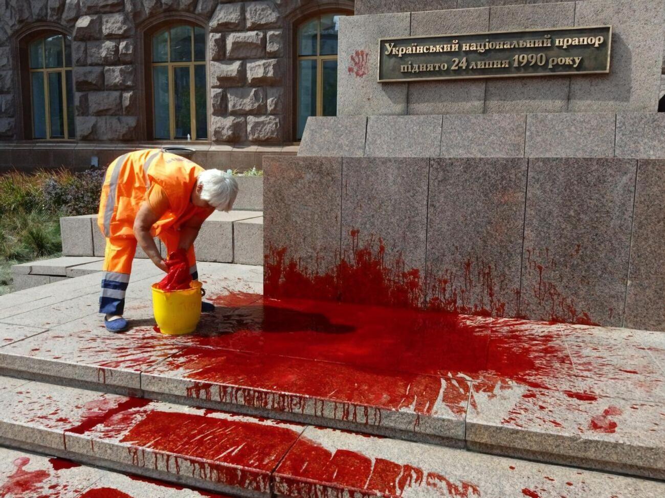 Свої дії затриманий пояснив тим, що "хотів привернути увагу суспільства"