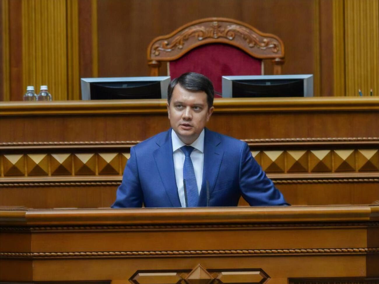 Парламент ніколи не проголосує за документ, який здаватиме національні інтереси України, сказав Разумков