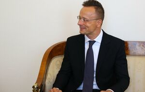 Венгрия сможет извлекать выгоду, поставляя вакцину "Спутник V" на зарубежные рынки, отметил Сийярто