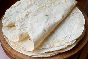 Тонкий домашній лаваш без дріжджів, розпушувача й соди