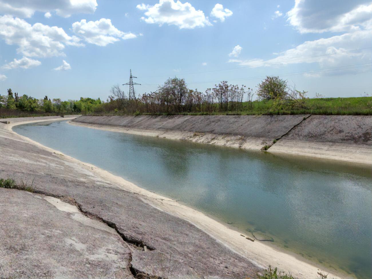 Киев прекратил подачу воды в Крым после оккупации полуострова Россией